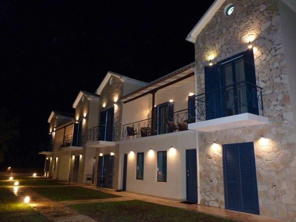 Ilianthos Apartments & Studios Mikros Gialos Exterior foto